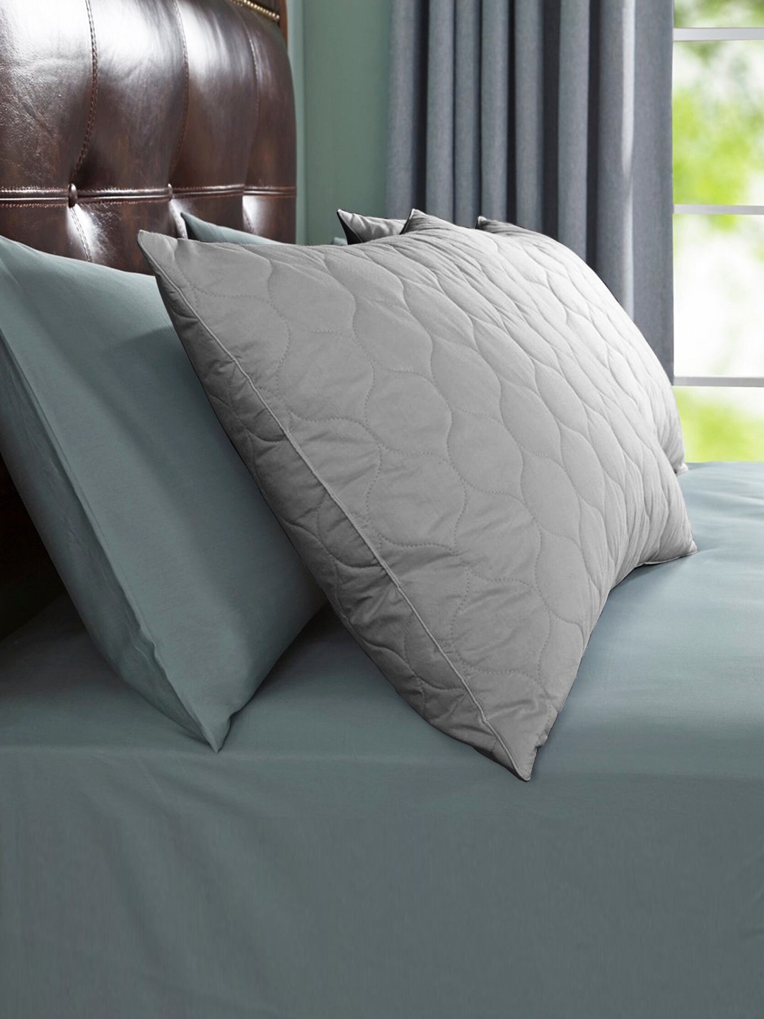 

LA VERNE Set Of 2 Grey Quilted Pillows