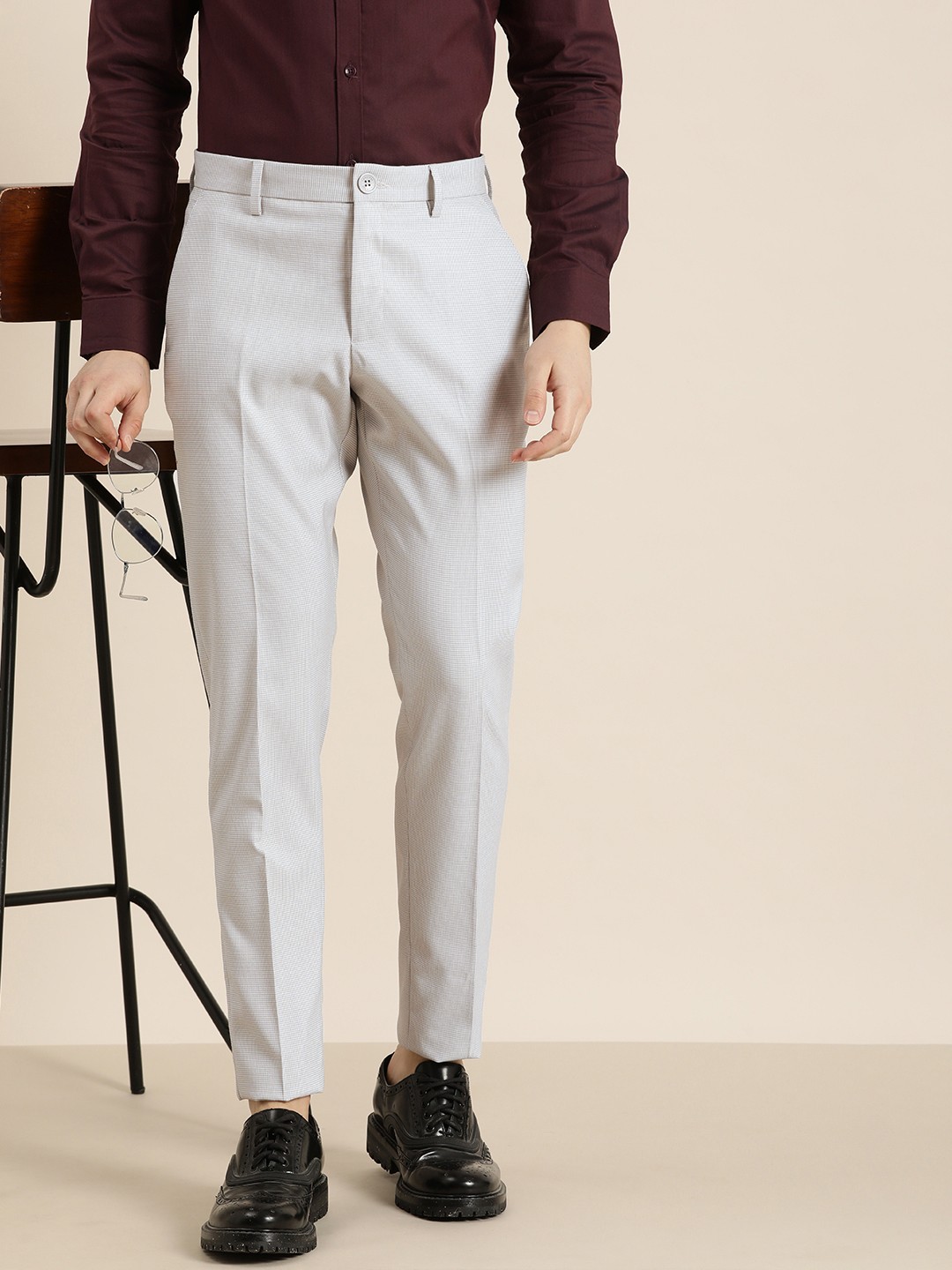 

INVICTUS Men Slim Fit Hound Tooth Checks Mid-Rise Formal Trousers, Grey