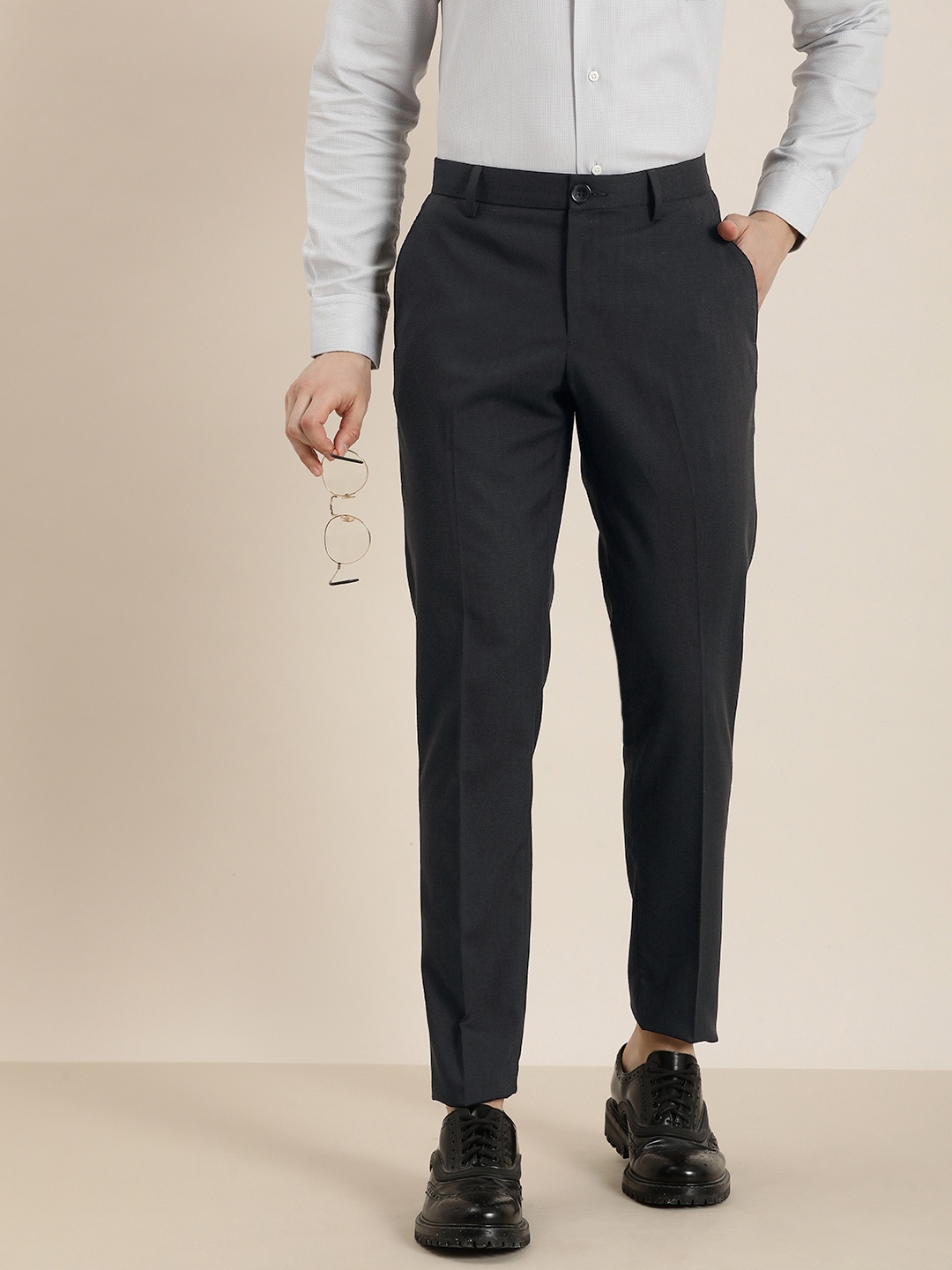 

INVICTUS Men Mid Rise Solid Slim Fit Smart Casual Trousers, Navy blue