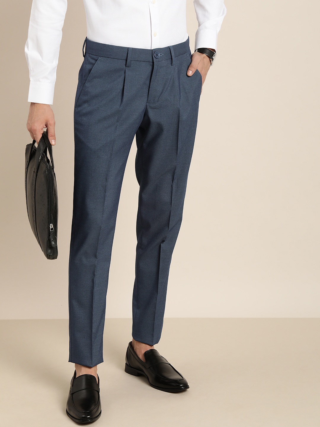 

INVICTUS Men Solid Slim Fit Pleated Smart Casual Trousers, Blue