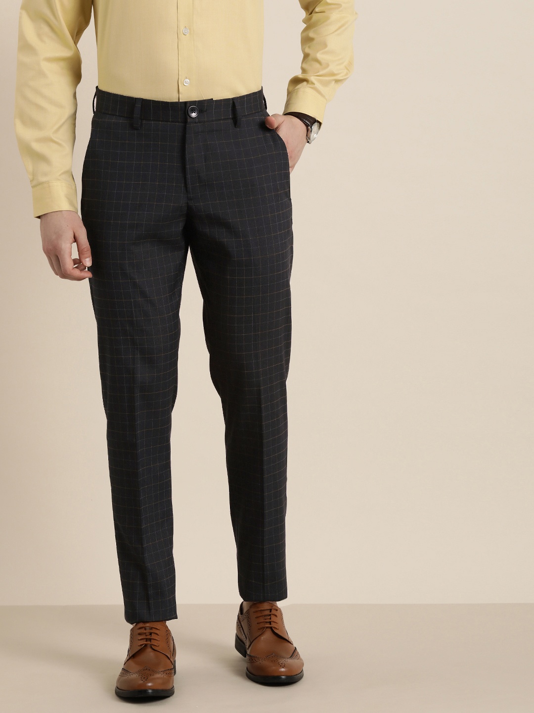 

INVICTUS Men Checked Slim Fit Mid-Rise Smart Casual Trousers, Black
