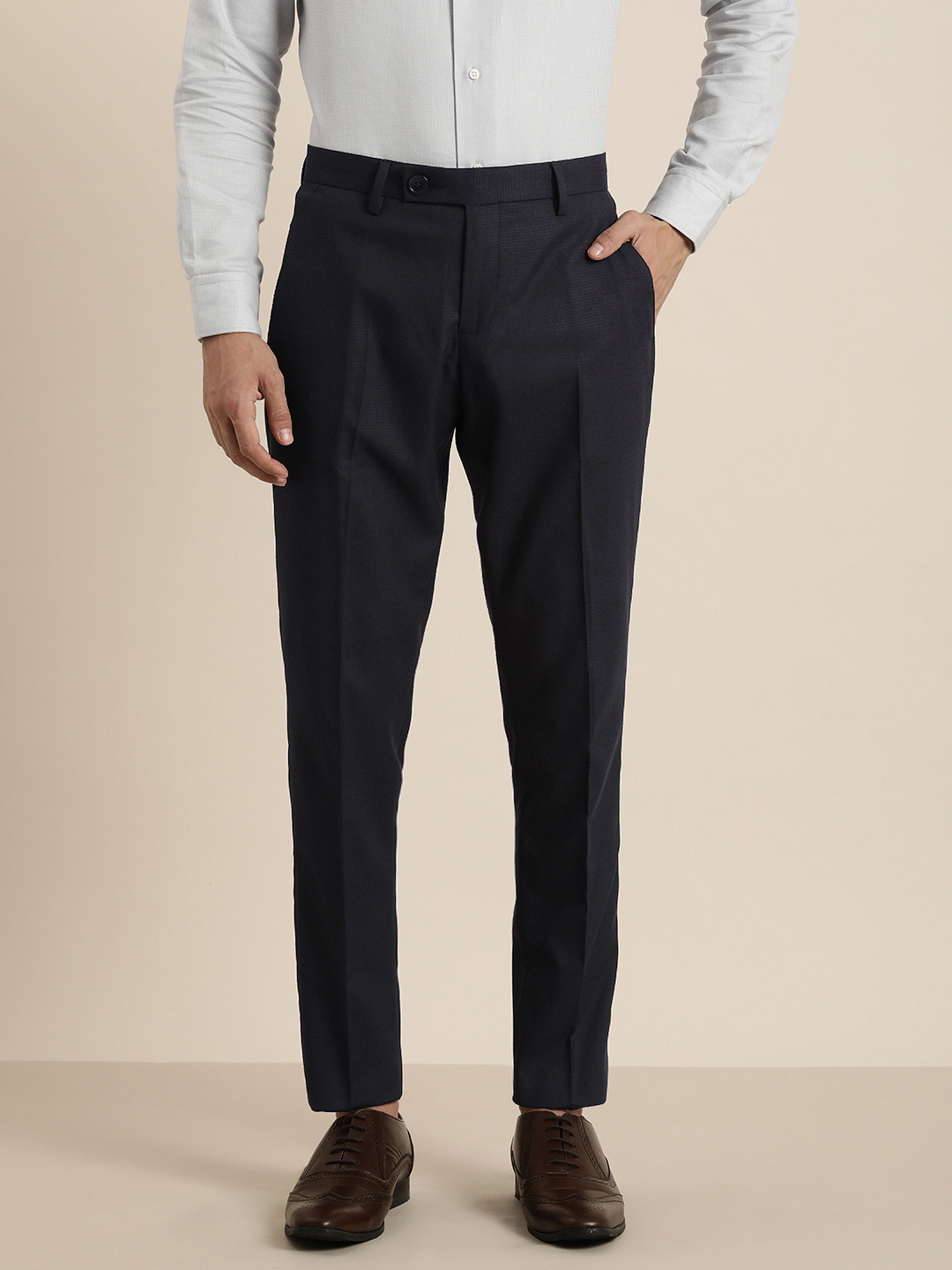 

INVICTUS Men Checked Slim Fit Mid-Rise Smart Casual Trousers, Navy blue