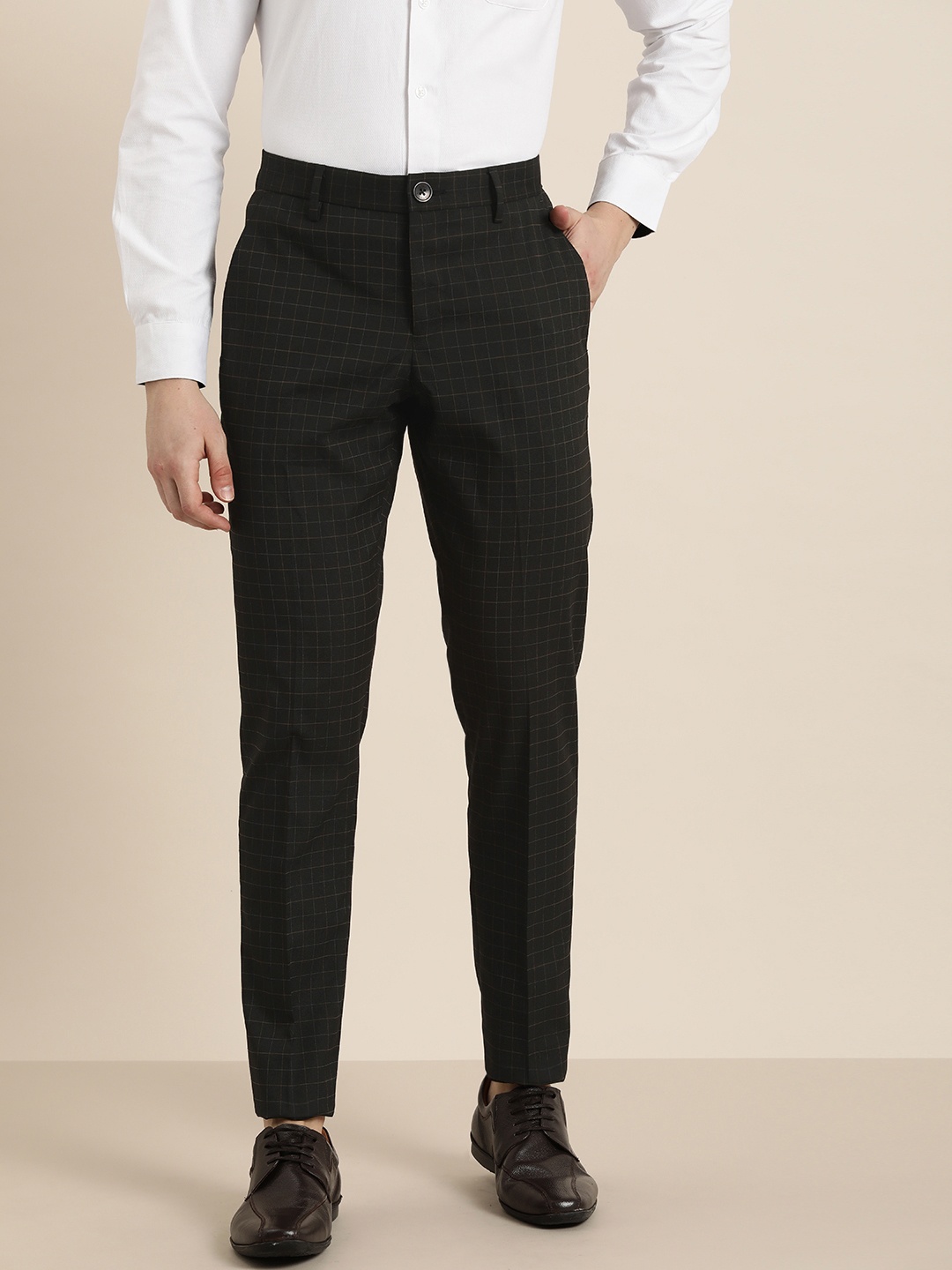 

INVICTUS Men Checked Slim Fit Mid-Rise Plain Woven Flat-Front Formal Trousers, Charcoal