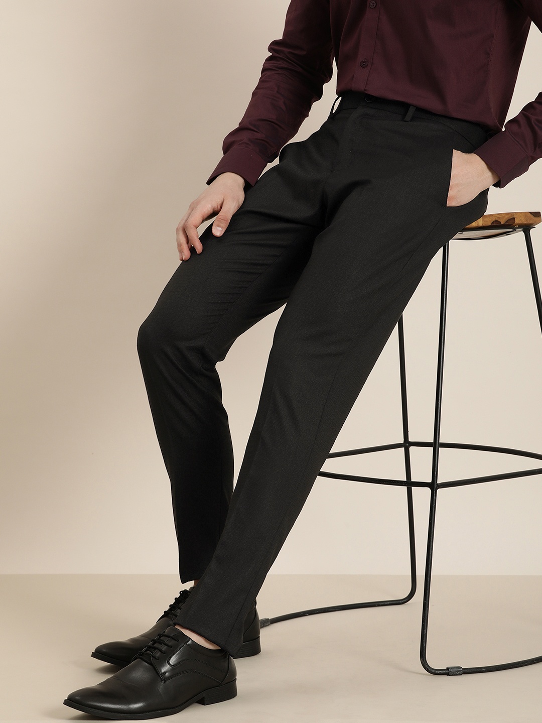 

INVICTUS Men Solid Slim Fit Smart Casual Trousers, Black