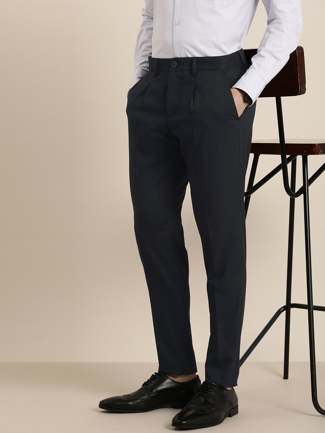 

INVICTUS Men Slim Fit Pleated Mid-Rise Smart Casual Trousers, Navy blue