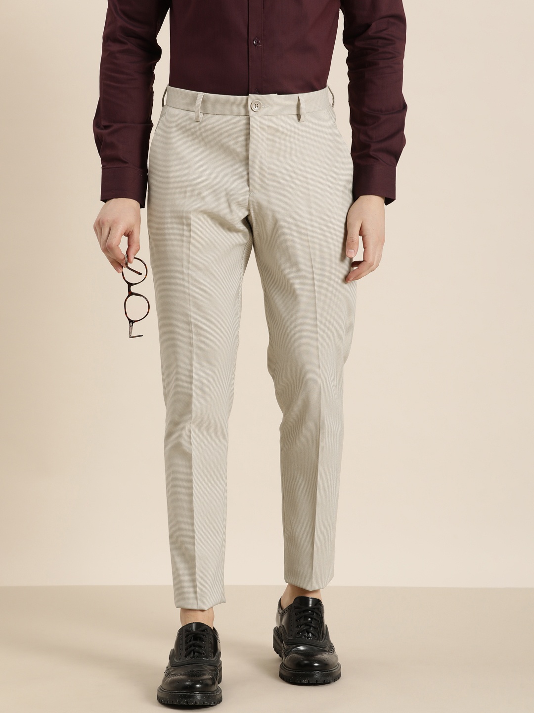 

INVICTUS Men Slim Fit Hound Tooth Checks Mid-Rise Formal Trousers, Beige