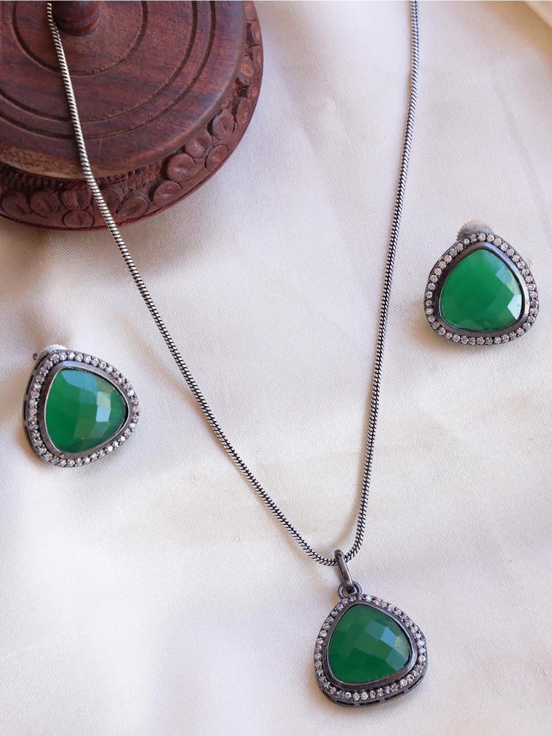 

Ozanoo Women Stone Studded Jewellery Set, Green