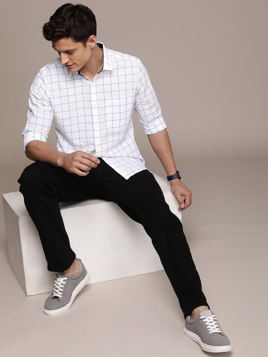 

French Connection Men Pure Cotton Seersucker Slim Fit Windowpane Checks Casual Shirt, White