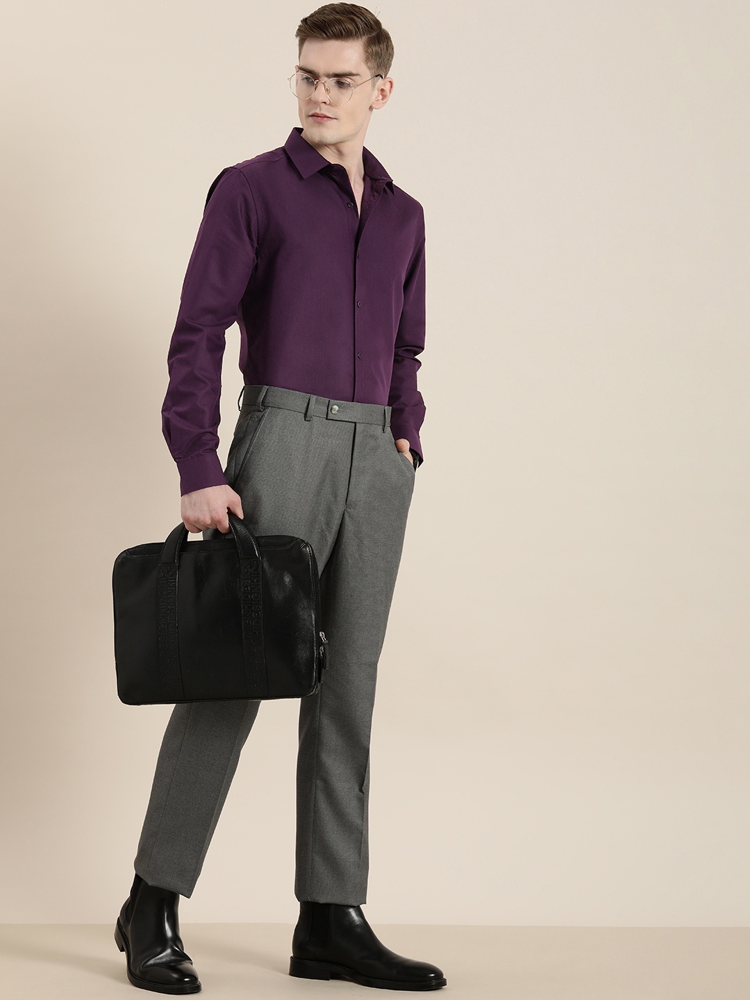

INVICTUS Slim Fit Solid Opaque Formal Shirt, Purple