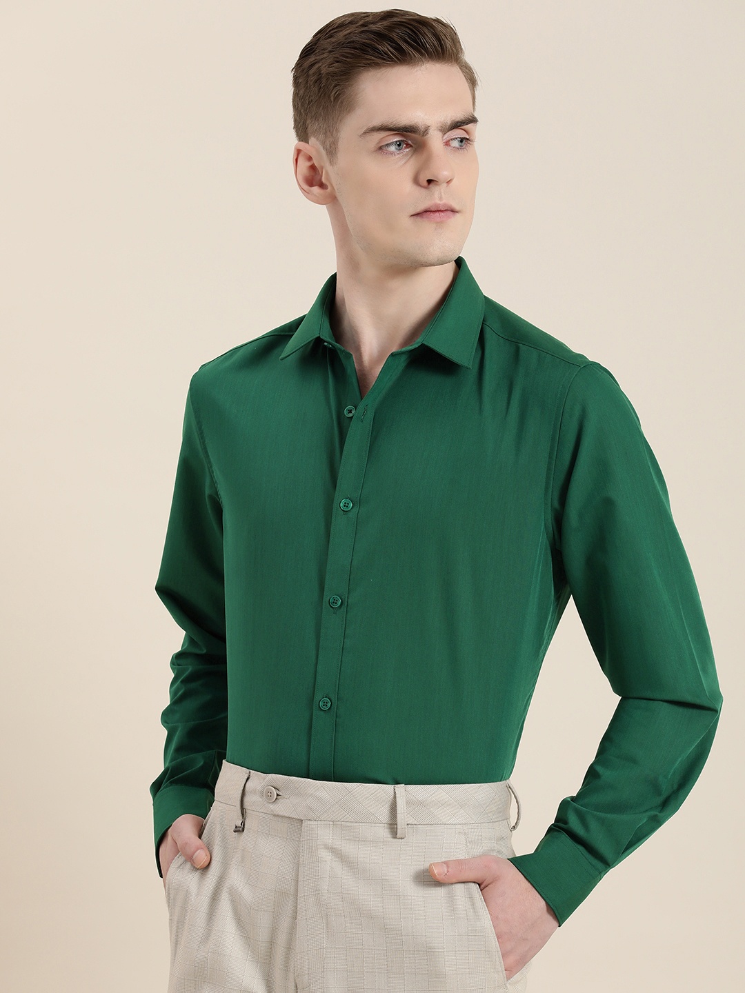 

INVICTUS Slim Fit Solid Opaque Formal Shirt, Green