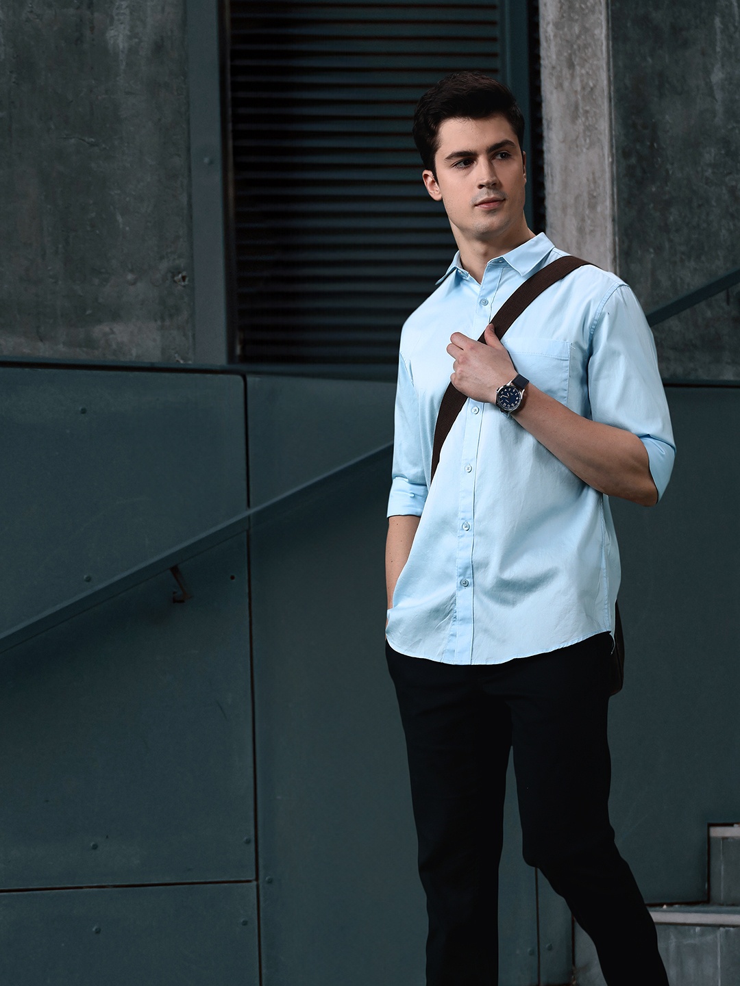 

INVICTUS Men Pure Cotton Sport Slim Fit Solid Spread Collar Casual Shirt, Blue