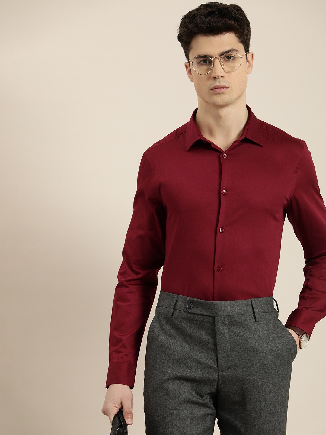 

INVICTUS Slim Fit Solid Opaque Pure Cotton Semiformal Shirt, Red
