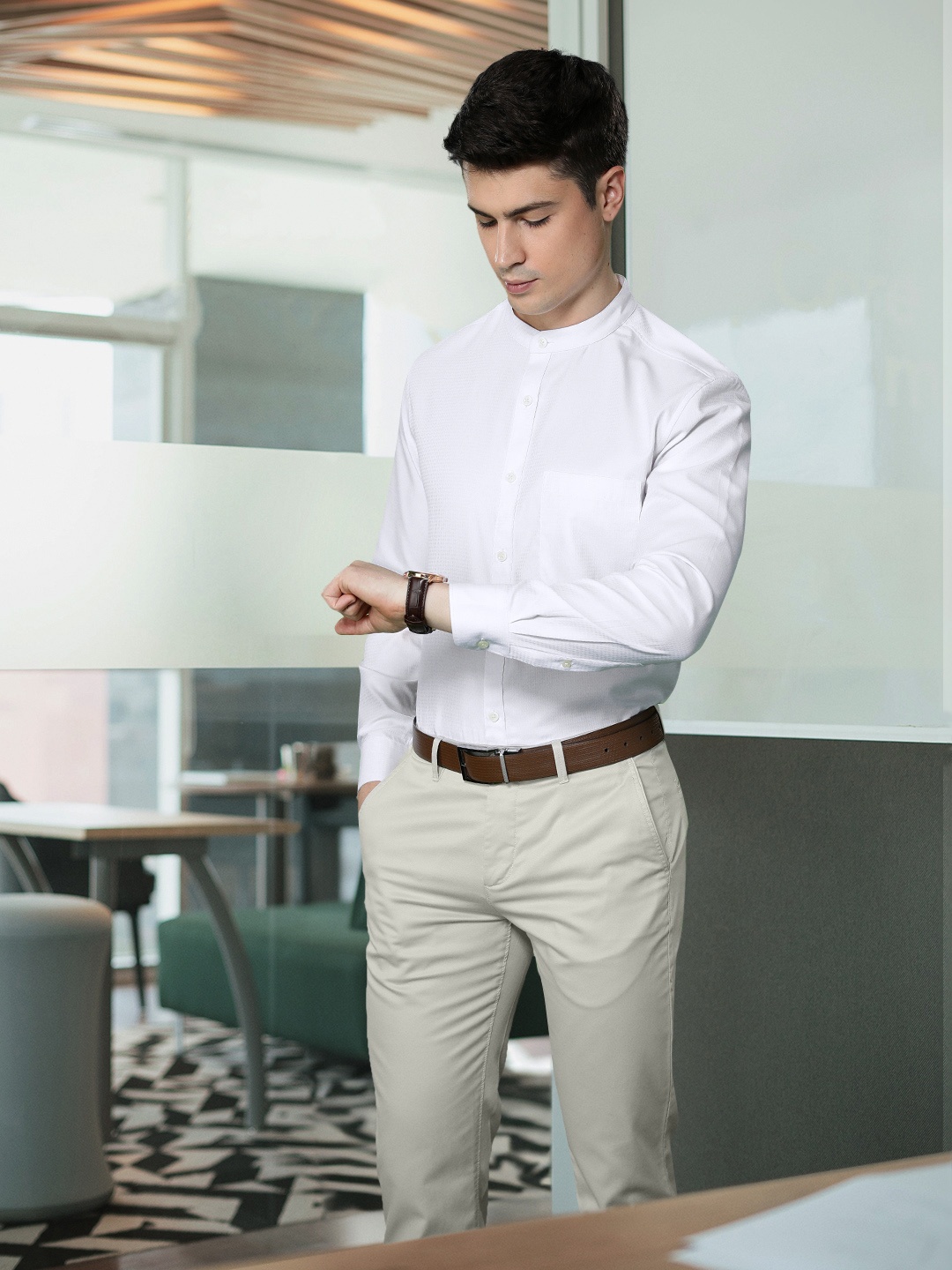 

INVICTUS Men Slim Fit Self Design Textured Band Collar Semiformal Shirt, White