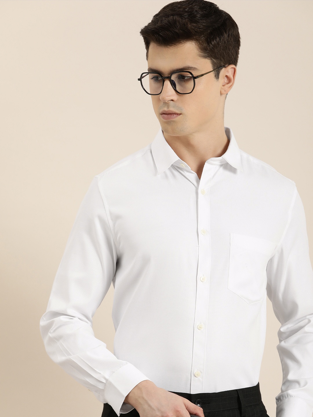 

INVICTUS Men Self Design Textured Slim Fit Formal Shirt, White