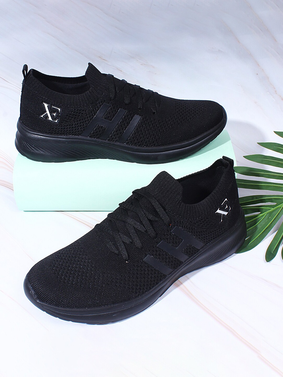 

XE Looks Men Black Mesh Walking Shoes