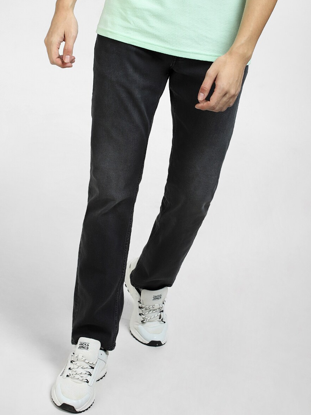 

Jack & Jones Men Low-Rise Light Fade Jeans, Grey