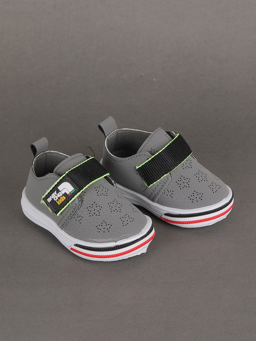 

FEETWELL SHOES Kids Textured Sneakers, Grey
