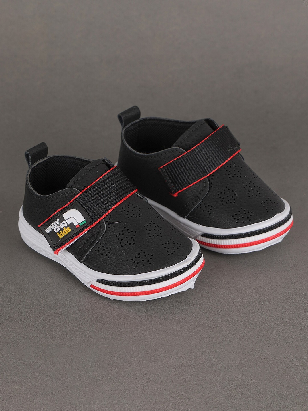 

FEETWELL SHOES Kids Black Sneakers