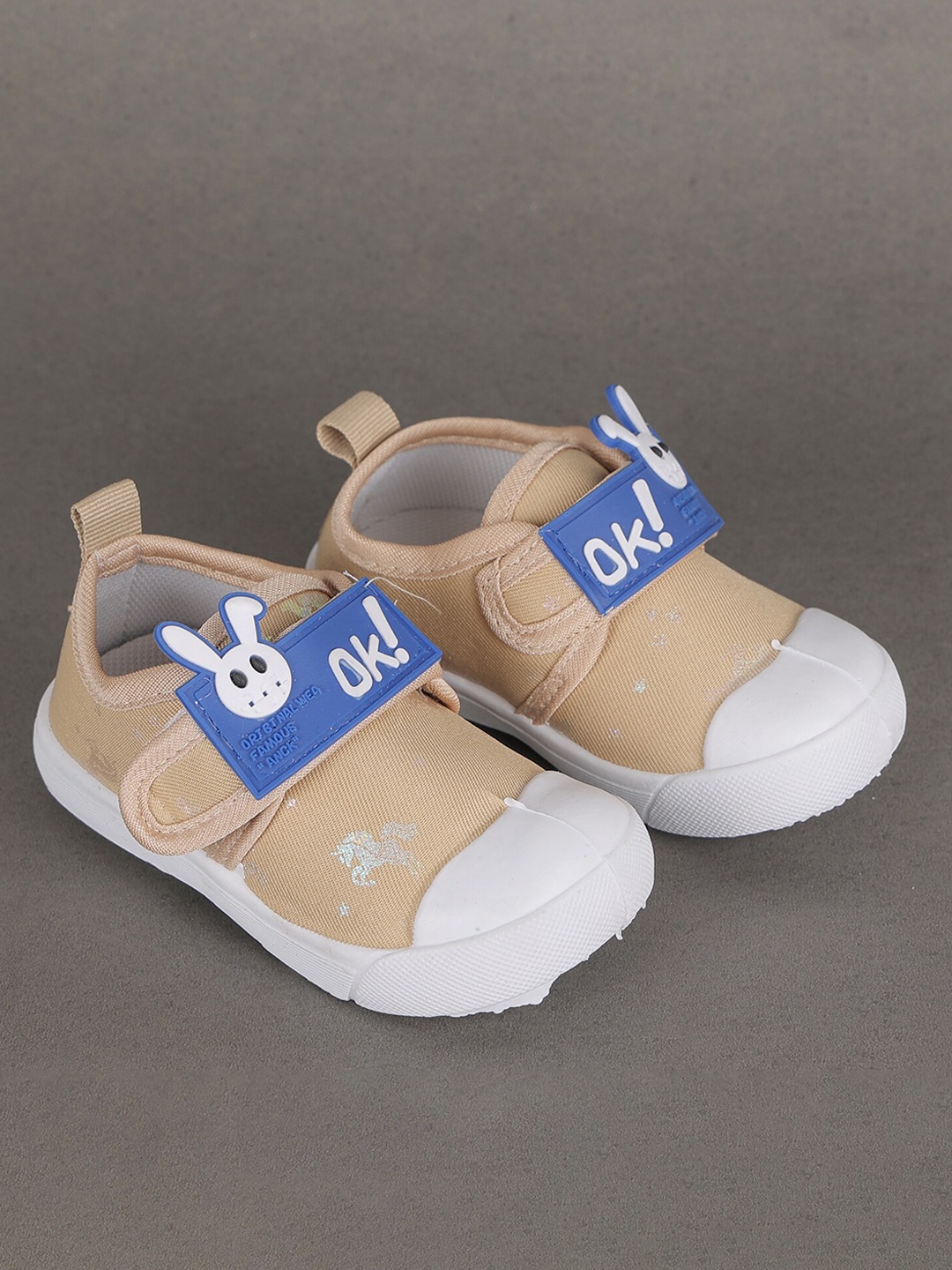 

FEETWELL SHOES Kids Printed Sneakers, Beige