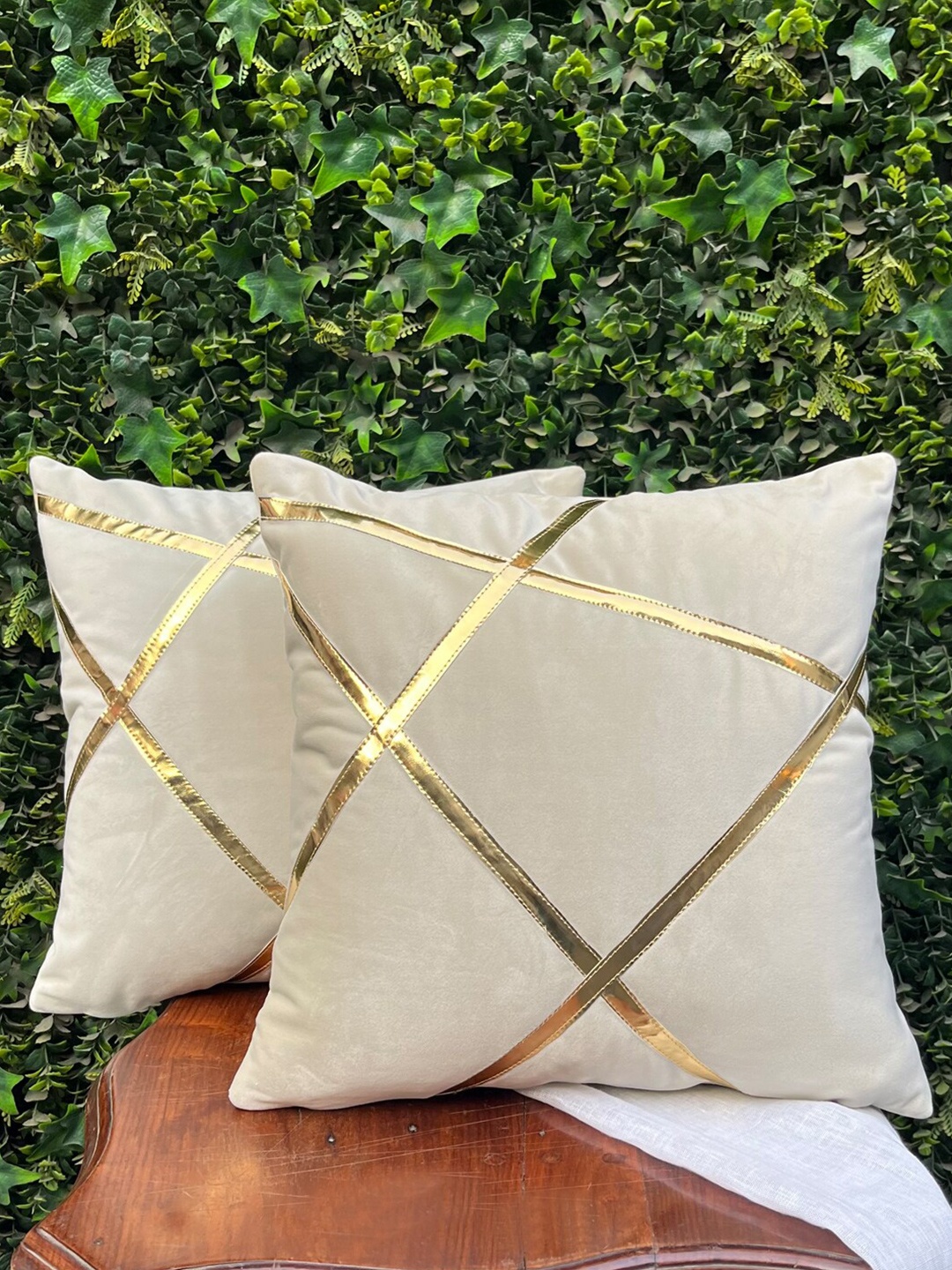

Seevo Cream-Coloured & Gold-Toned Set of 2 Geometric Velvet Square Cushion Covers
