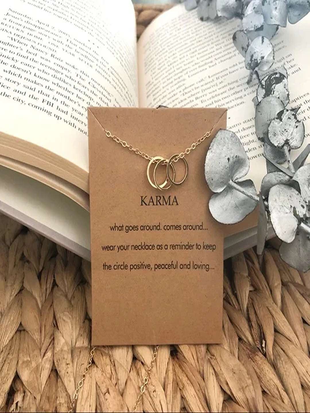 

Pinapes Gold-Plated Karma Pendant Chain