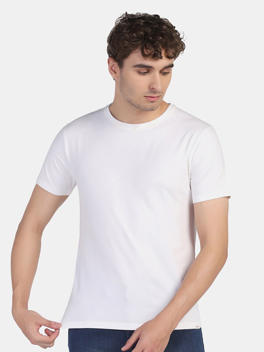 

Blackberrys Men Round Neck Slim Fit T-shirt, White