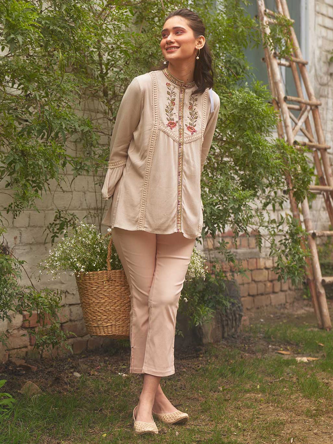 

Lakshita Off White & Grey Viscose Rayon Mandarin Collar Embroidered Tunic