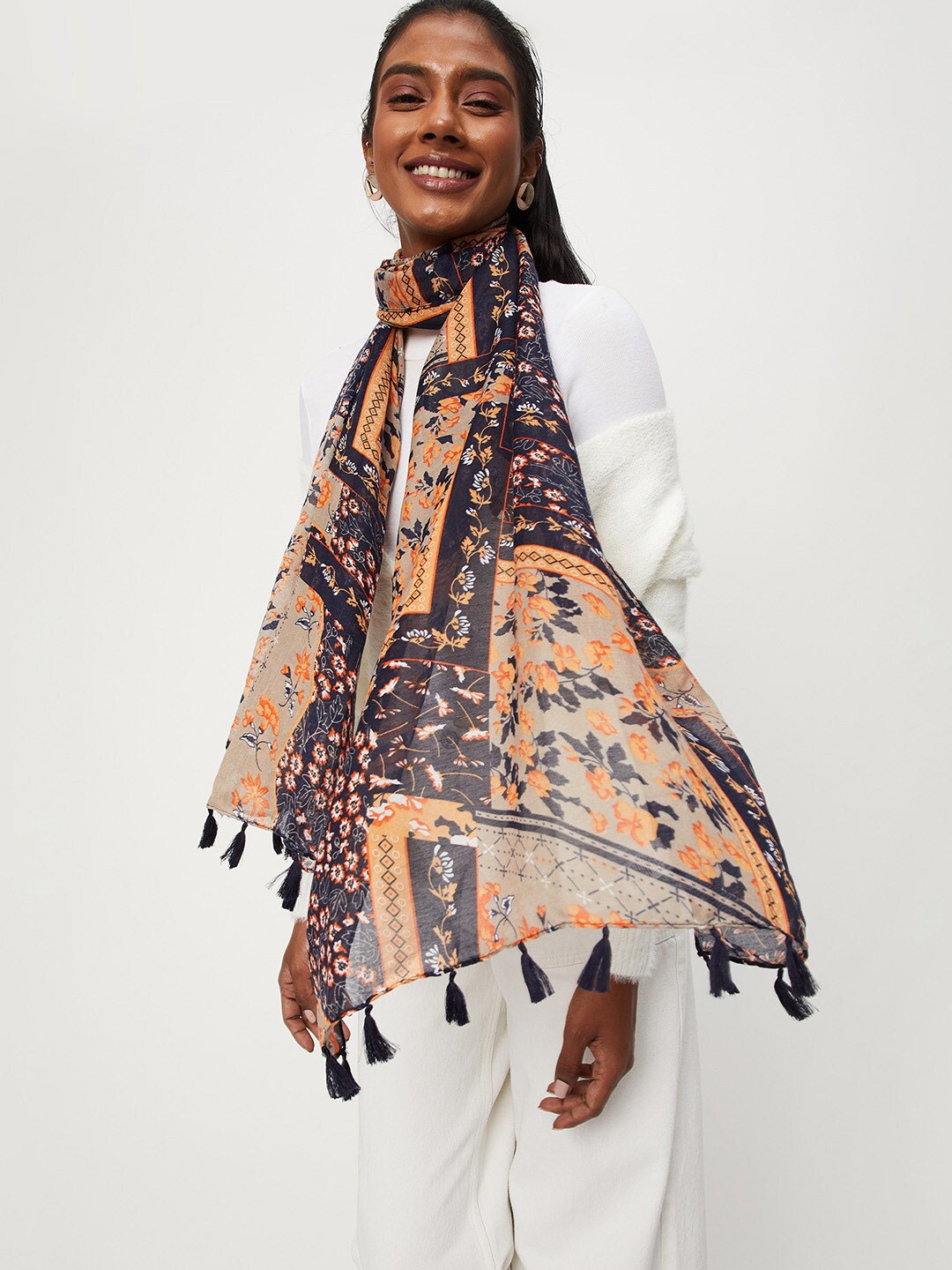 

max Women Printed Tasselled Scarf, Navy blue