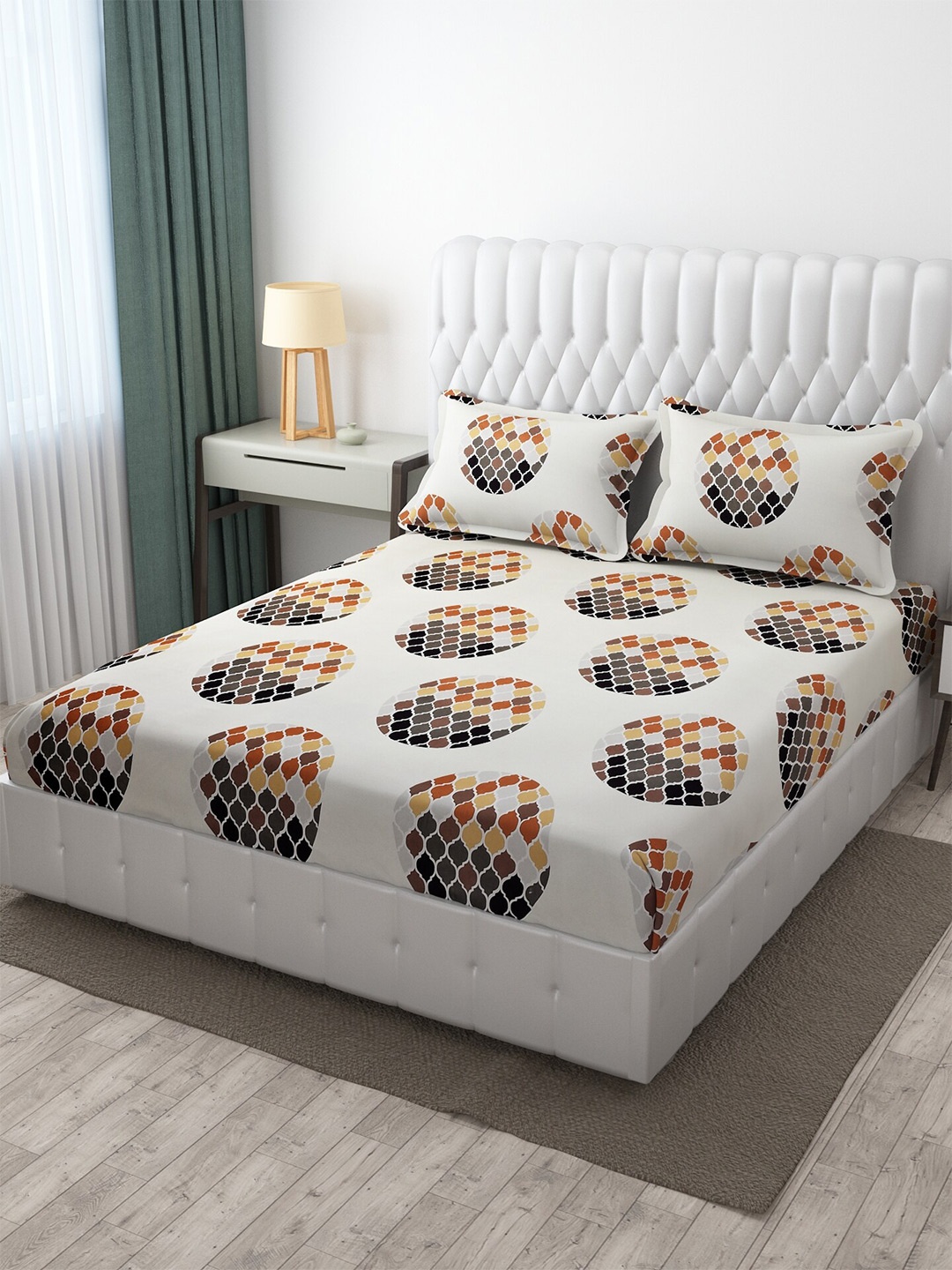 

Molly & Michel White & Grey Printed 210 TC Queen Bedsheet with 2 Pillow Covers