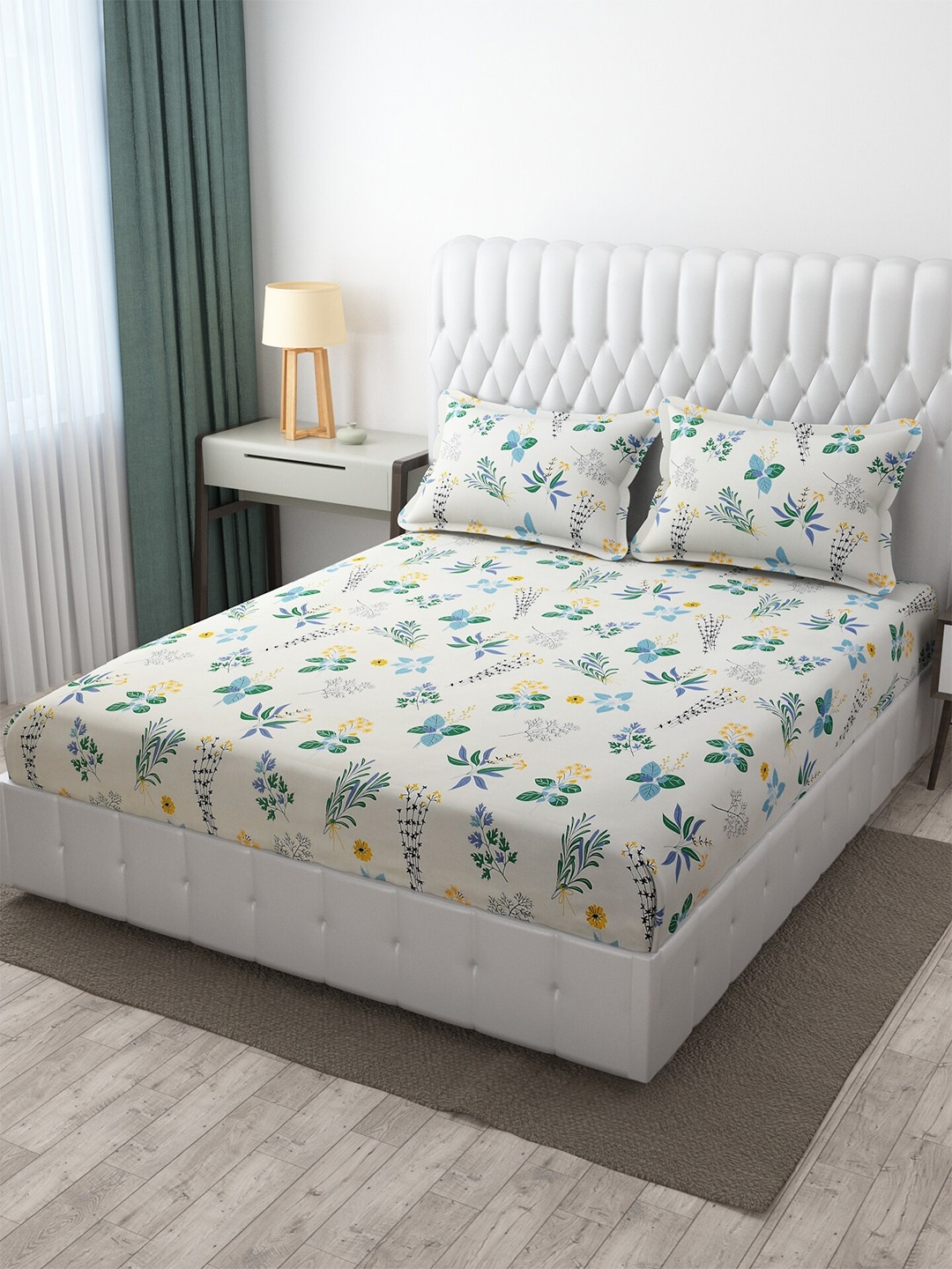 

Molly & Michel White & Green Floral Printed 210 TC Queen Bedsheet with 2 Pillow Covers