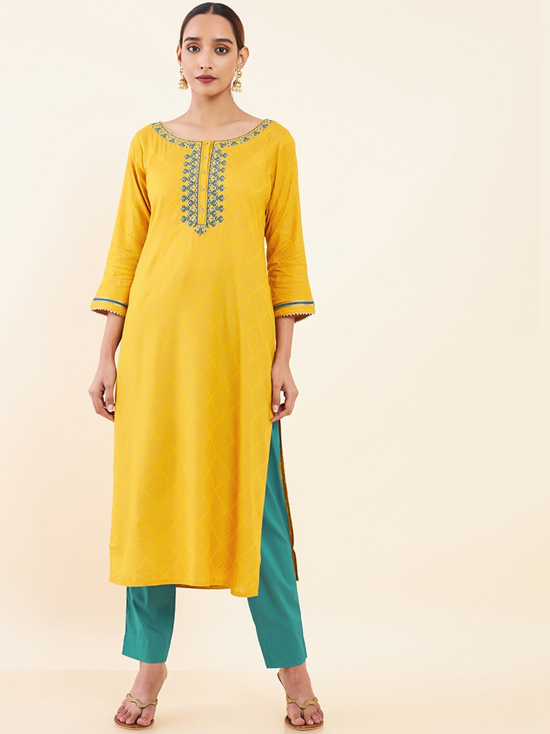 

Maybell Women Geometric Printed Gotta Patti Kurta, Yellow