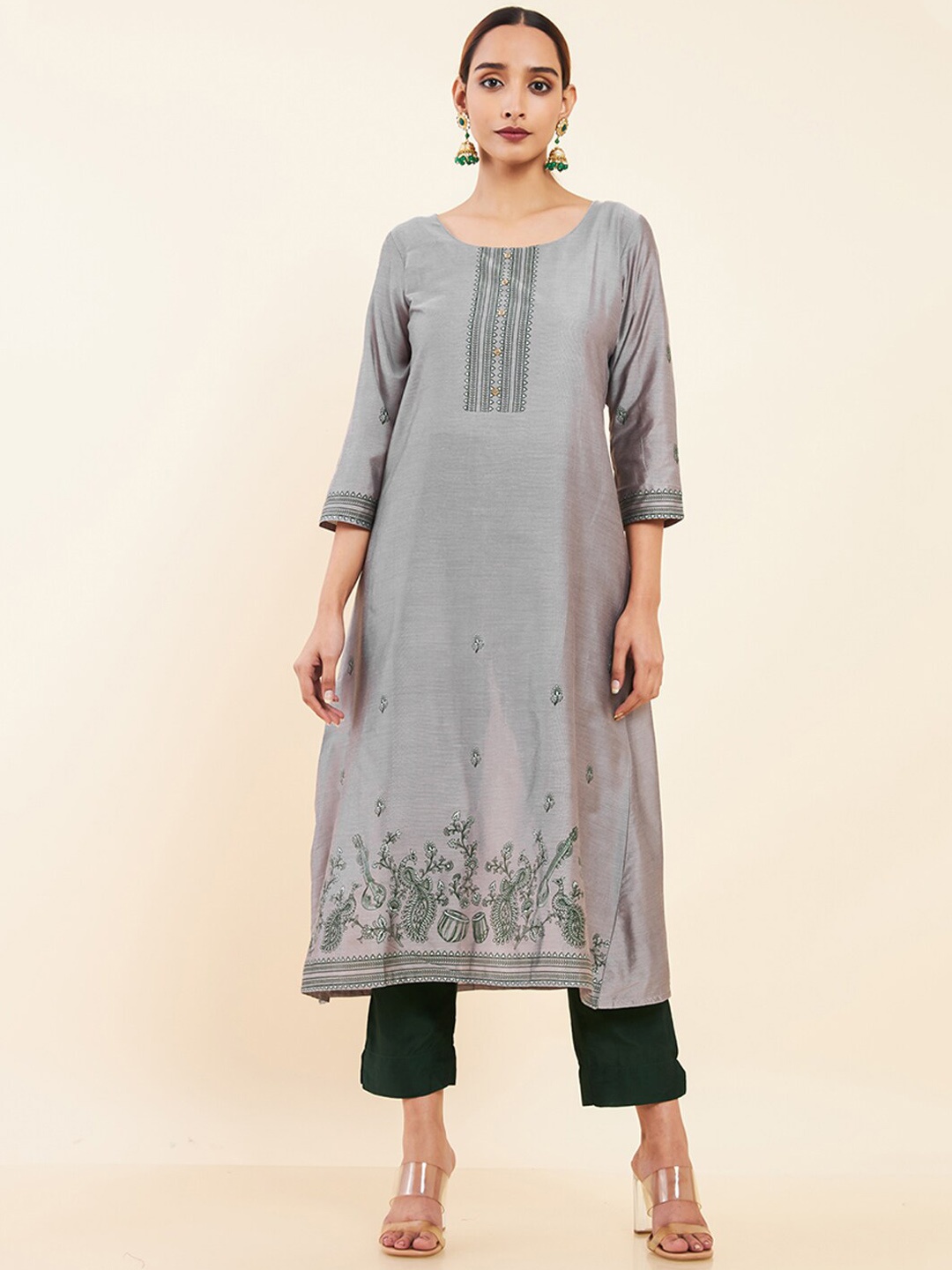 

Maybell Women Ethnic Motifs Printed Pure Silk Kurta, Grey