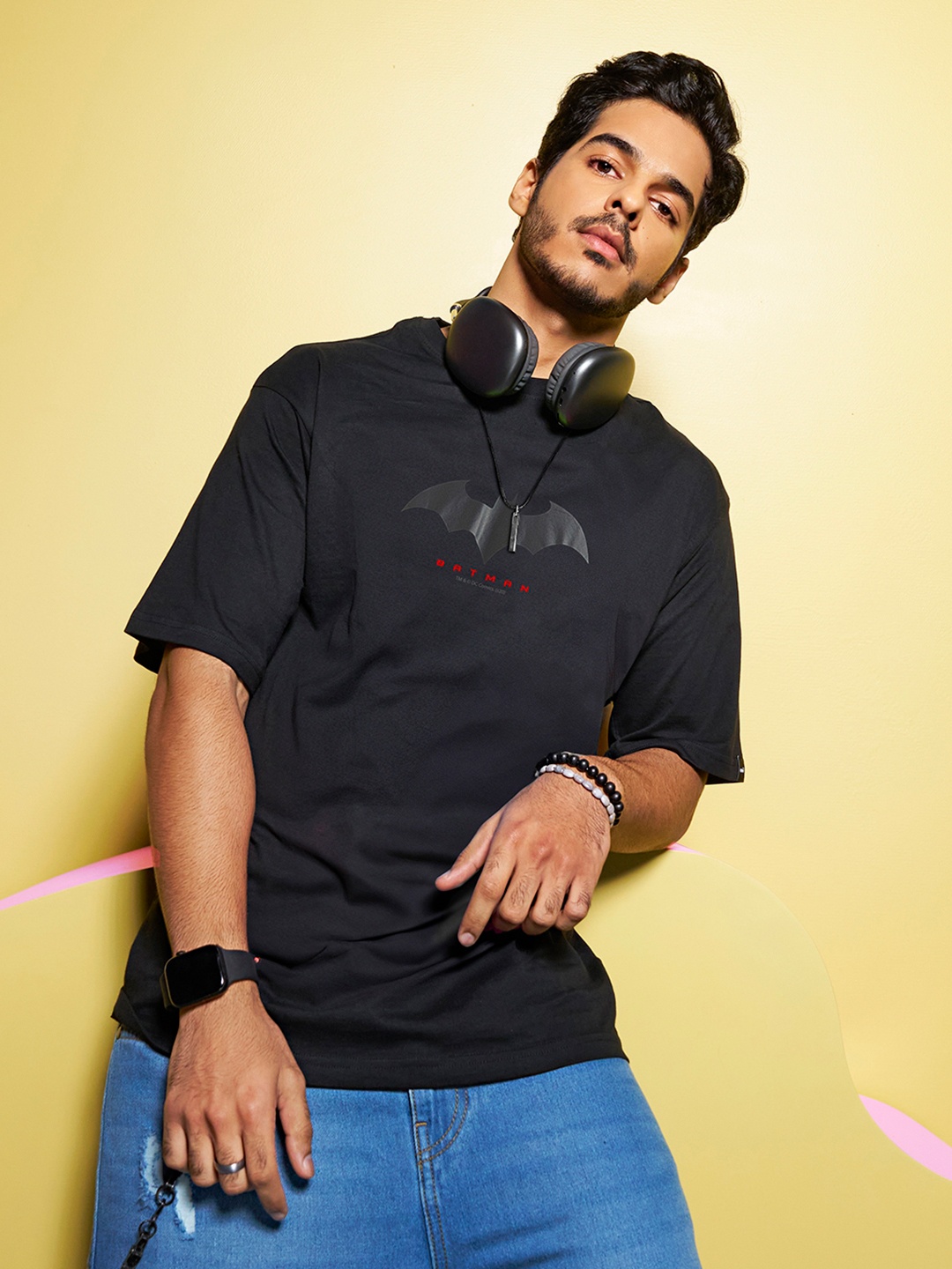 

Bewakoof Men Batman Printed Drop-Shoulder Sleeves Oversize Cotton T-shirt, Black
