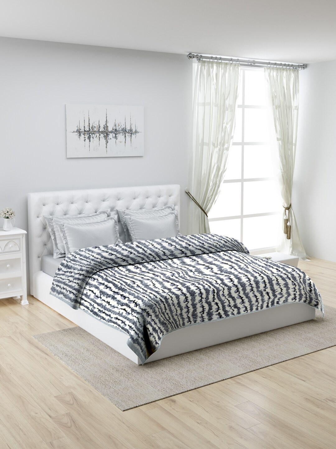 

Monte Carlo White & Black Heavy Winter Single Ply 600 GSM Double Bed Blanket