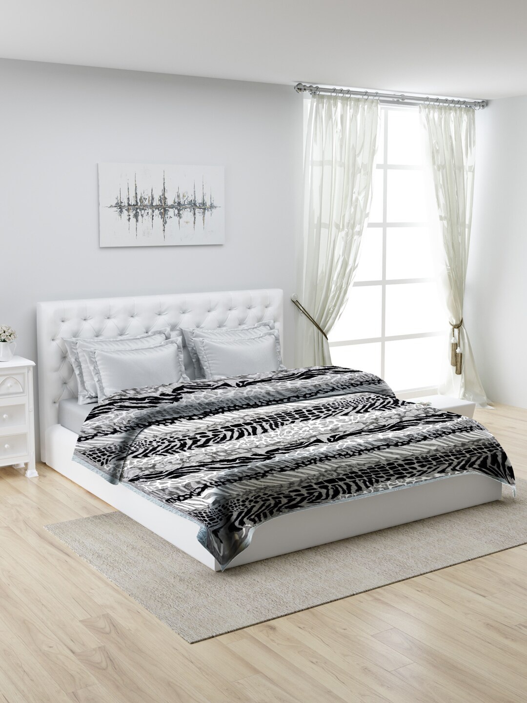 

Monte Carlo Black & White Heavy Winter Single Ply 600 GSM Double Bed Blanket