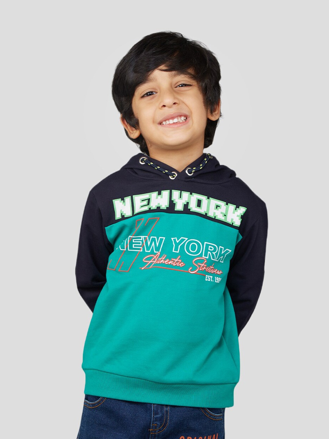 

Zalio Boys Colourblocked Hooded Sweatshirt, Green
