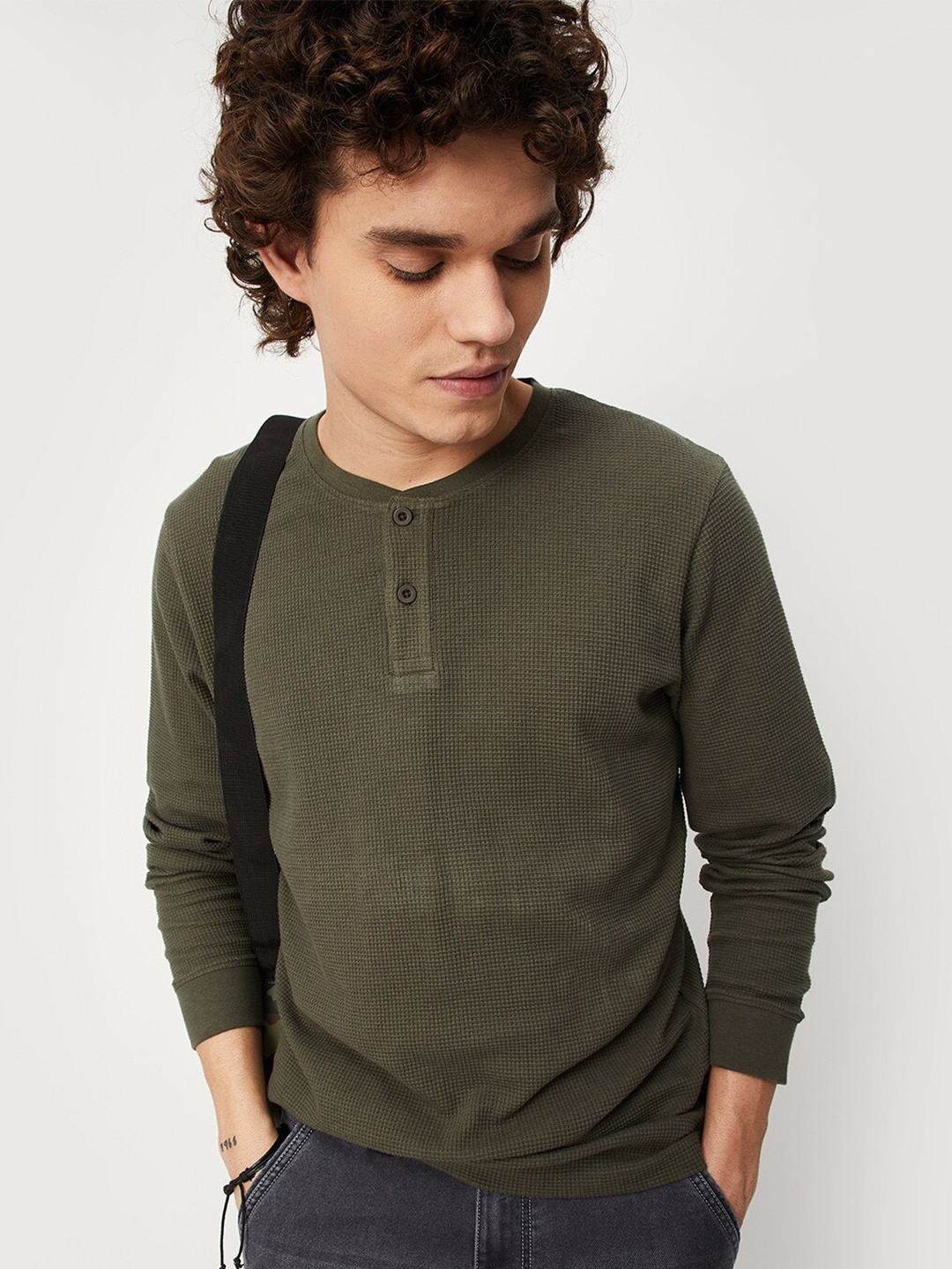 

max Men Henley Neck Cotton T-shirt, Olive