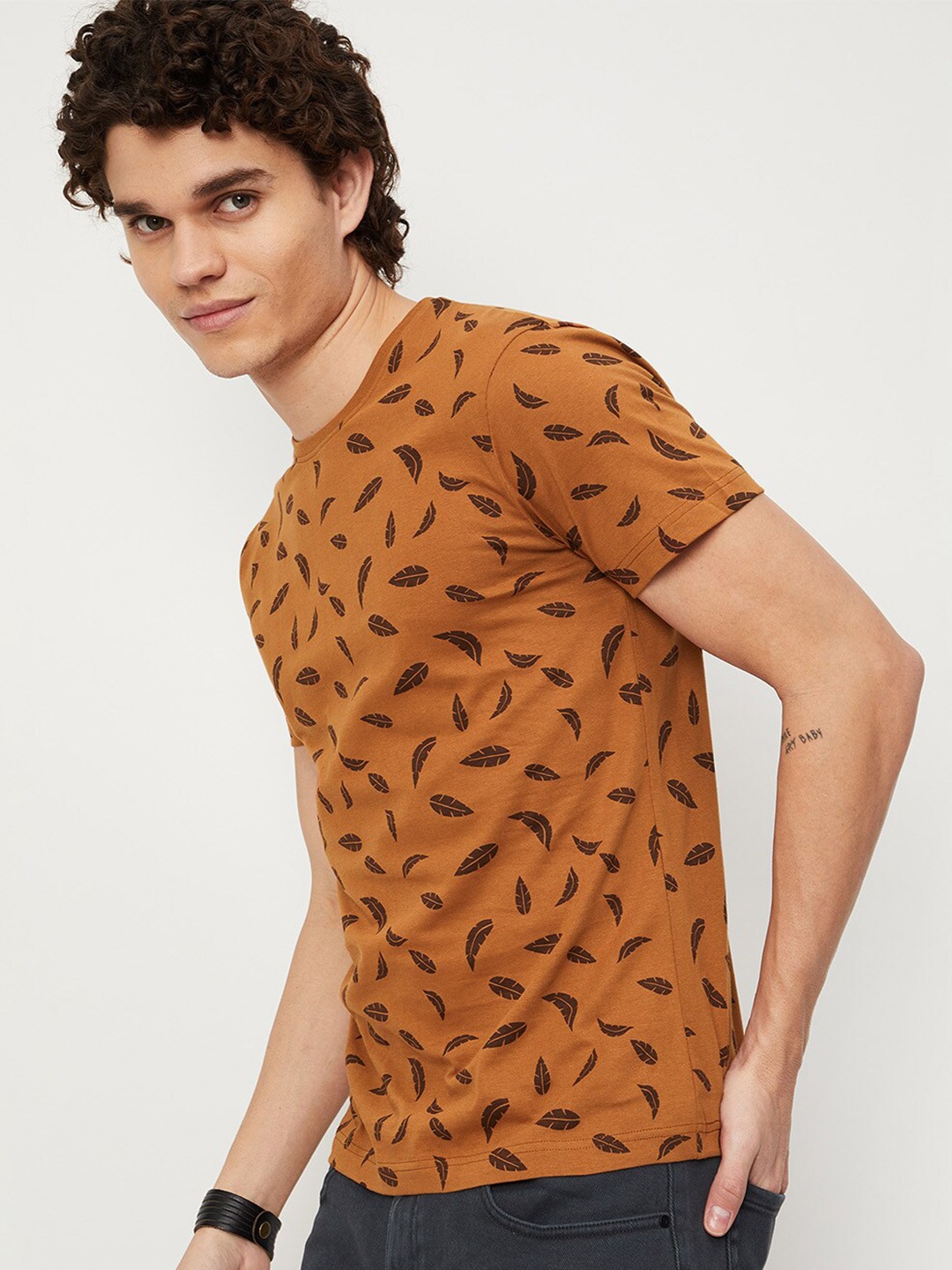 

max Men Conversational Printed Cotton T-shirt, Brown