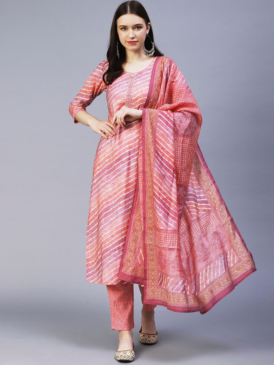 

FASHOR Women Leheriya Printed Kurta with Trousers & Dupatta, Pink