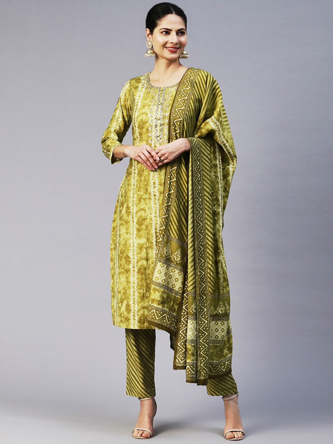 

FASHOR Women Dyed Kurta With Trousers & Dupatta, Green