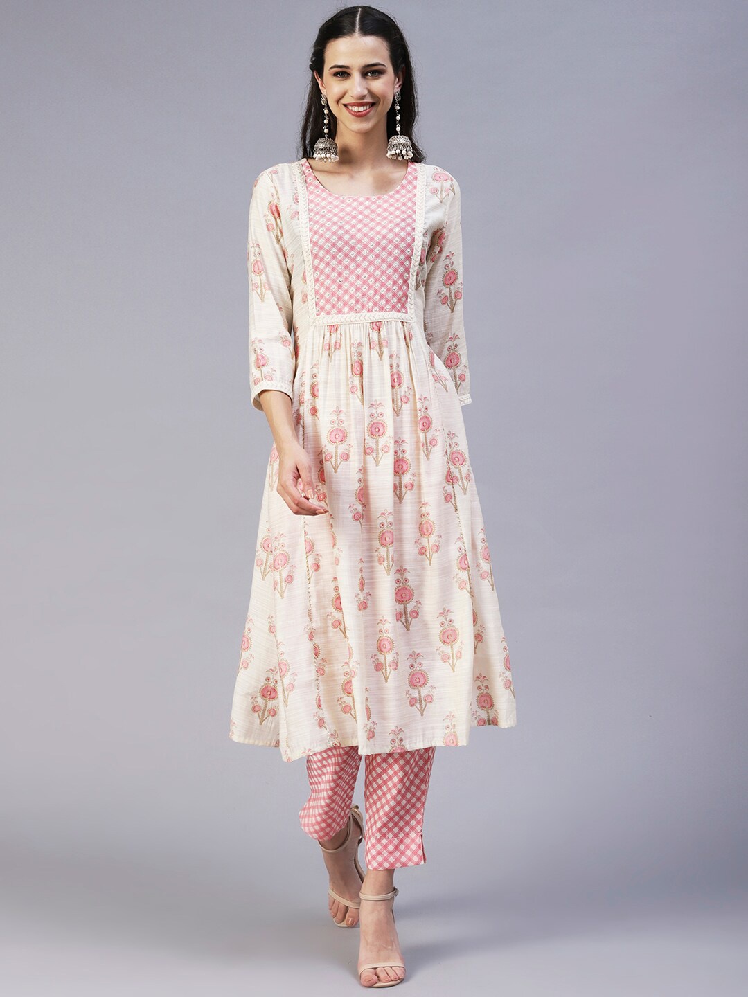 

FASHOR Women Floral Printed Kurta with Trousers, Off white