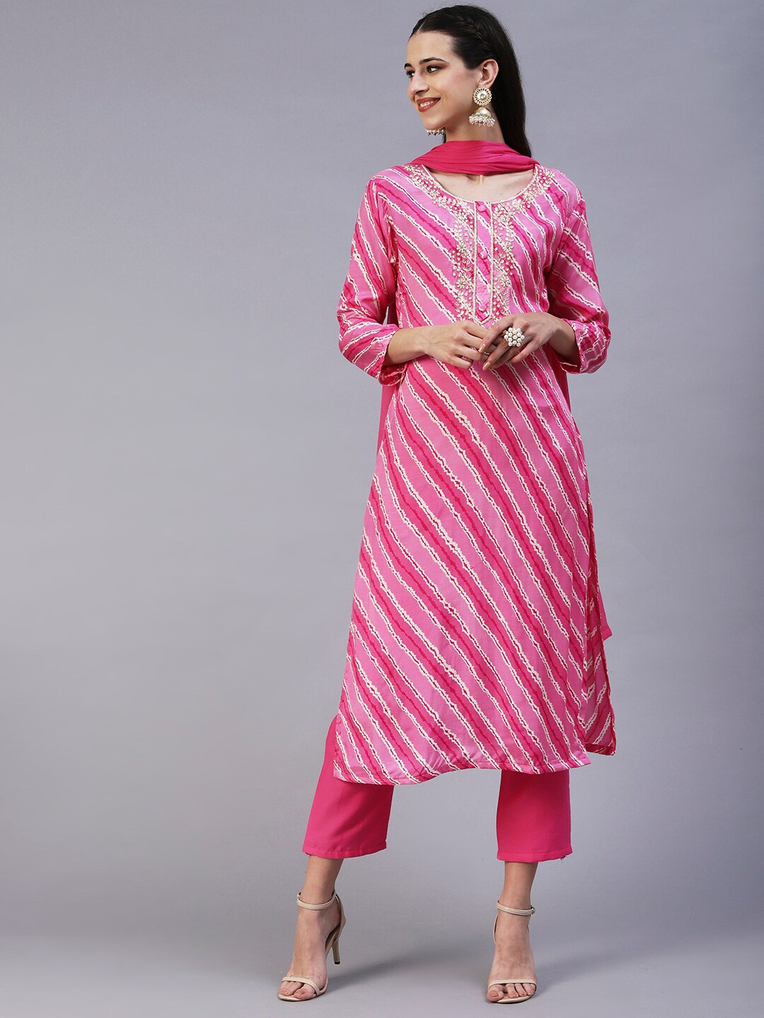 

FASHOR Leheriya Printed Gotta Patti Kurta with Trousers & With Dupatta, Pink