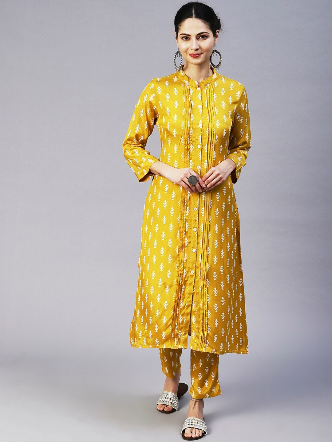 

FASHOR Ethnic Motifs Printed Silk Kurta with Trousers, Yellow