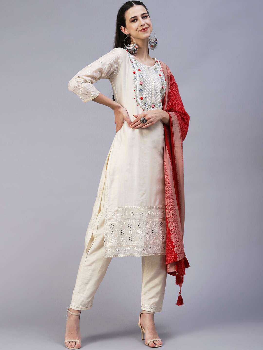 

FASHOR Women Ethnic Motifs Embroidered Thread Work Kurta Set, Off white