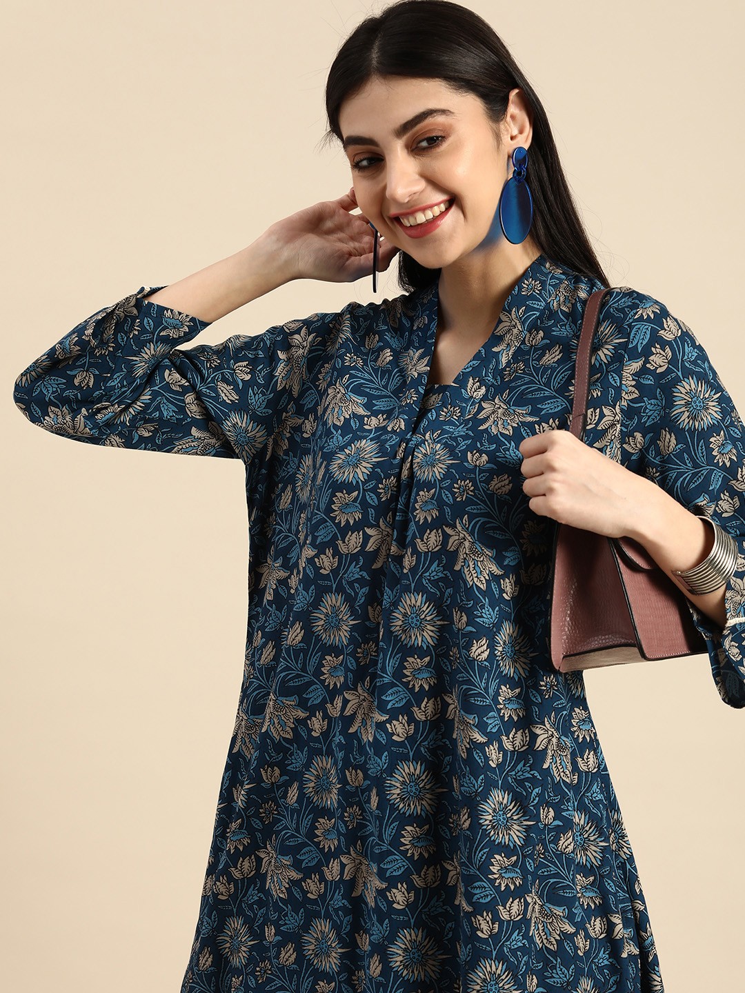 

Anouk Women Mandarin Collar Floral Printed Indigo Kurta, Teal