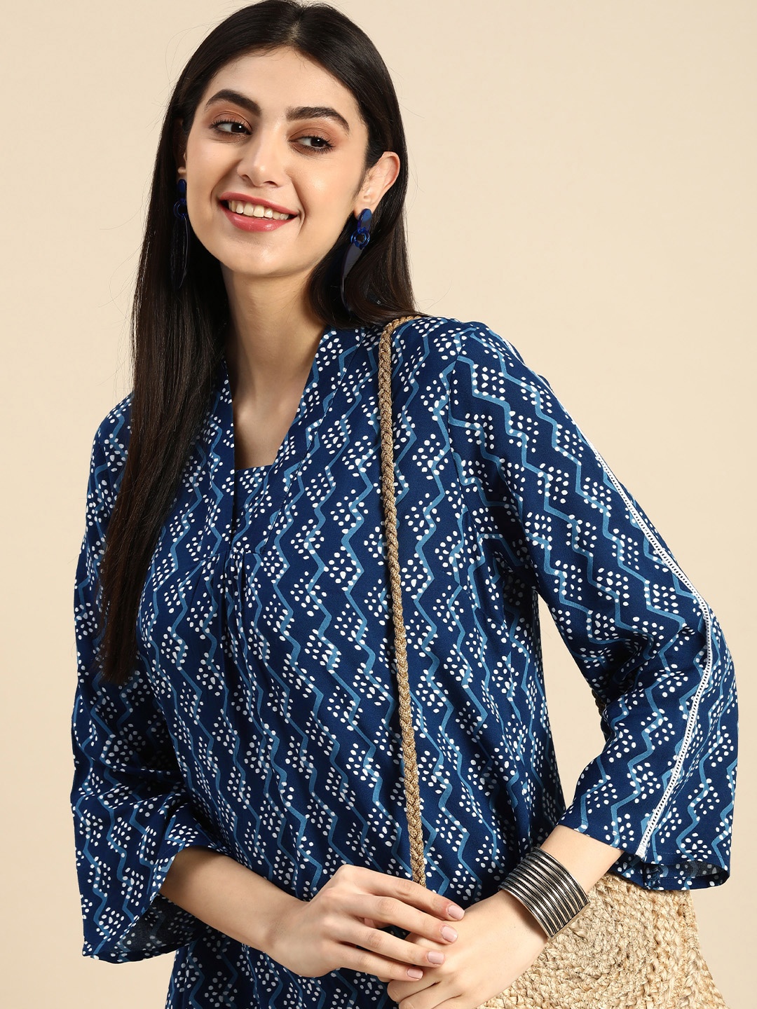 

Anouk Women Chevron Printed Thread Work Indigo Kurta, Navy blue