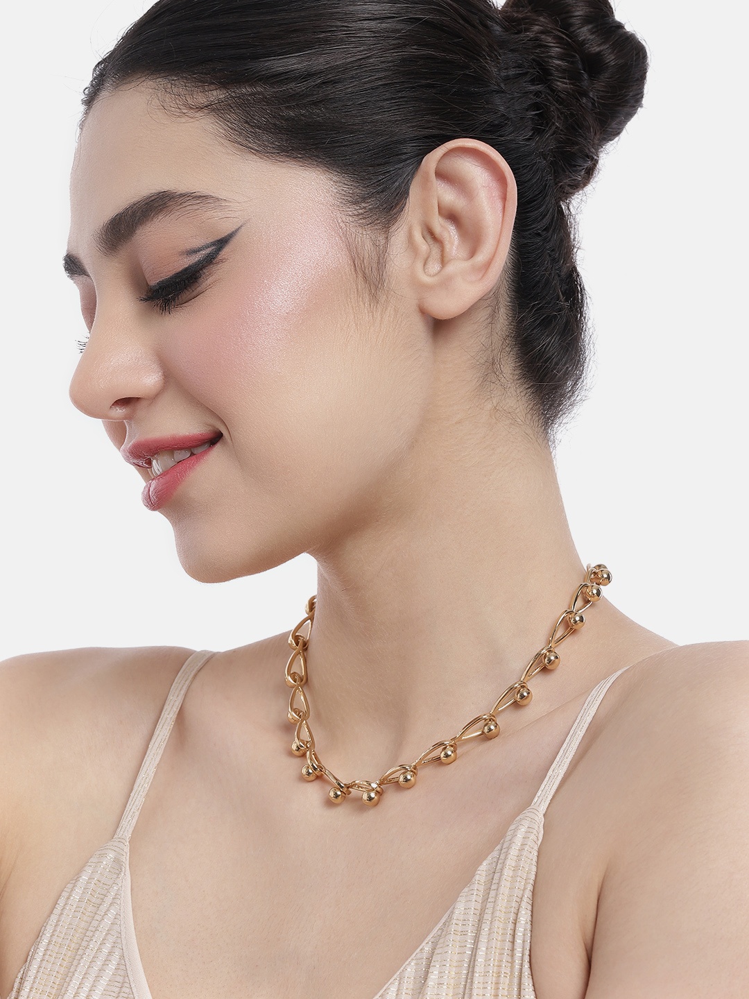 

DressBerry Hollow Personality Charm Necklace, Gold