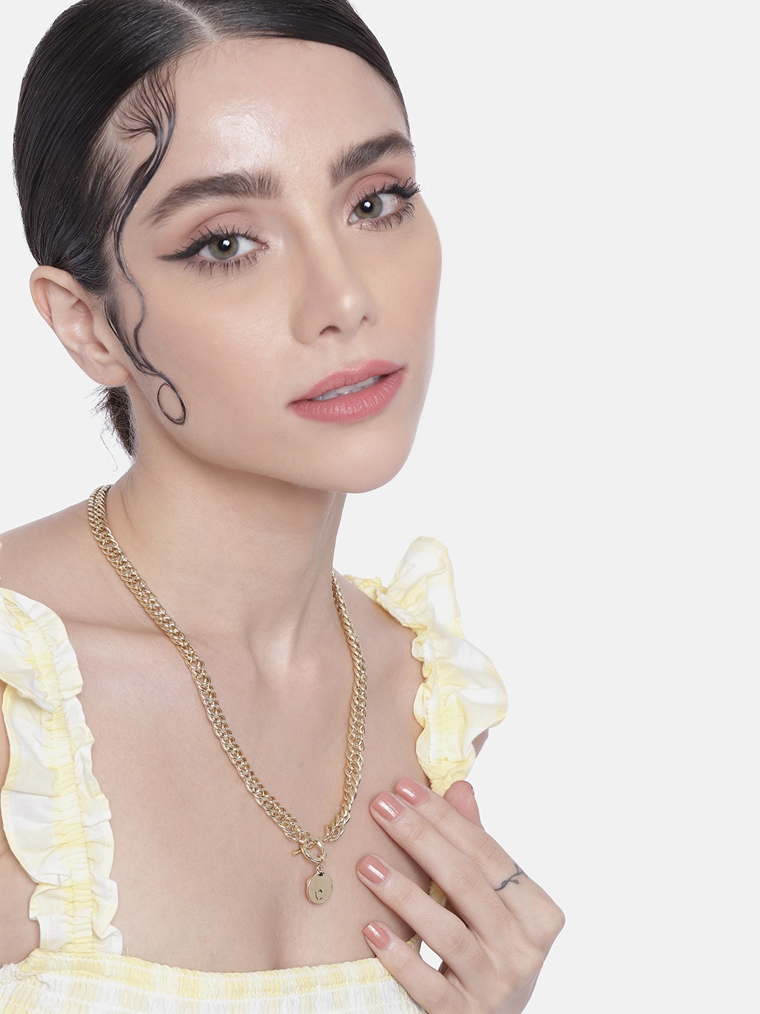 

DressBerry Gold-Plated Minimal Braided Style Chain Necklace With Pendant