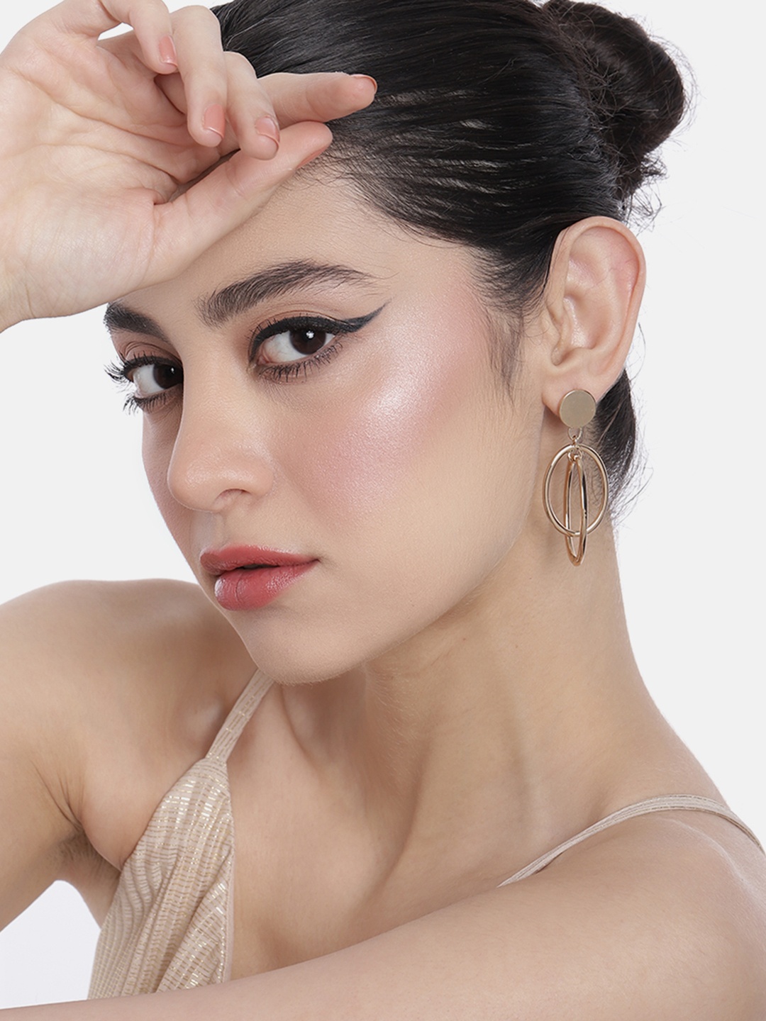

DressBerry Gold-Toned Oval Shaped Drop Earrings