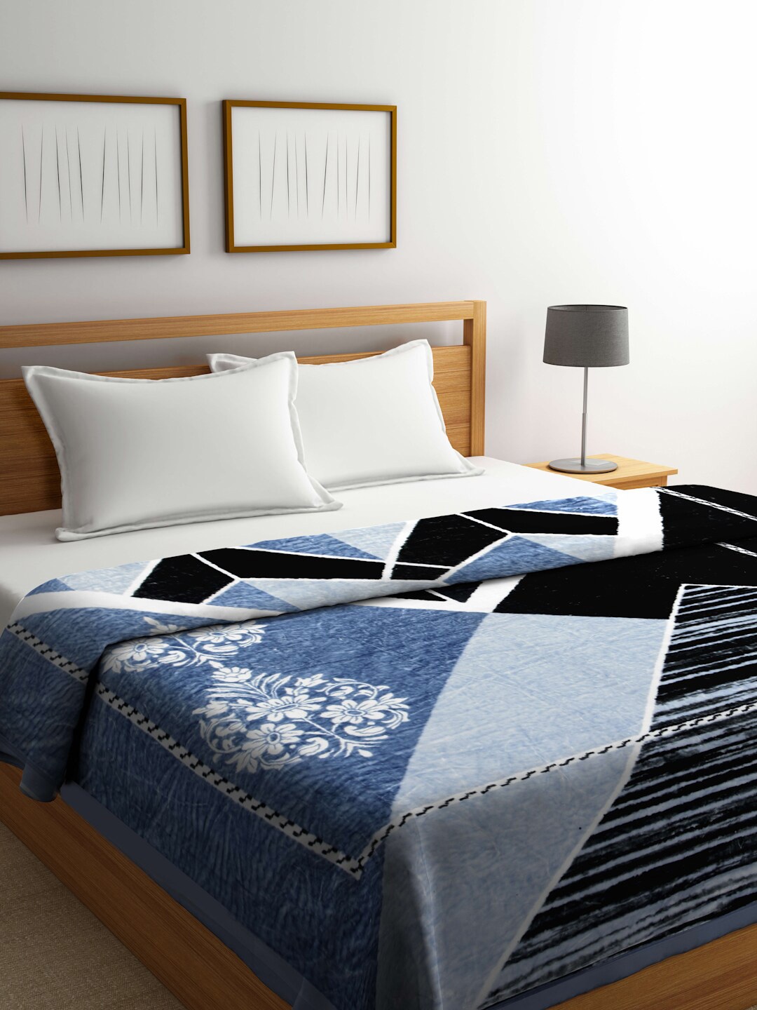 

Arrabi Blue & White Geometric 950 GSM Mild Winter Double Bed Blanket